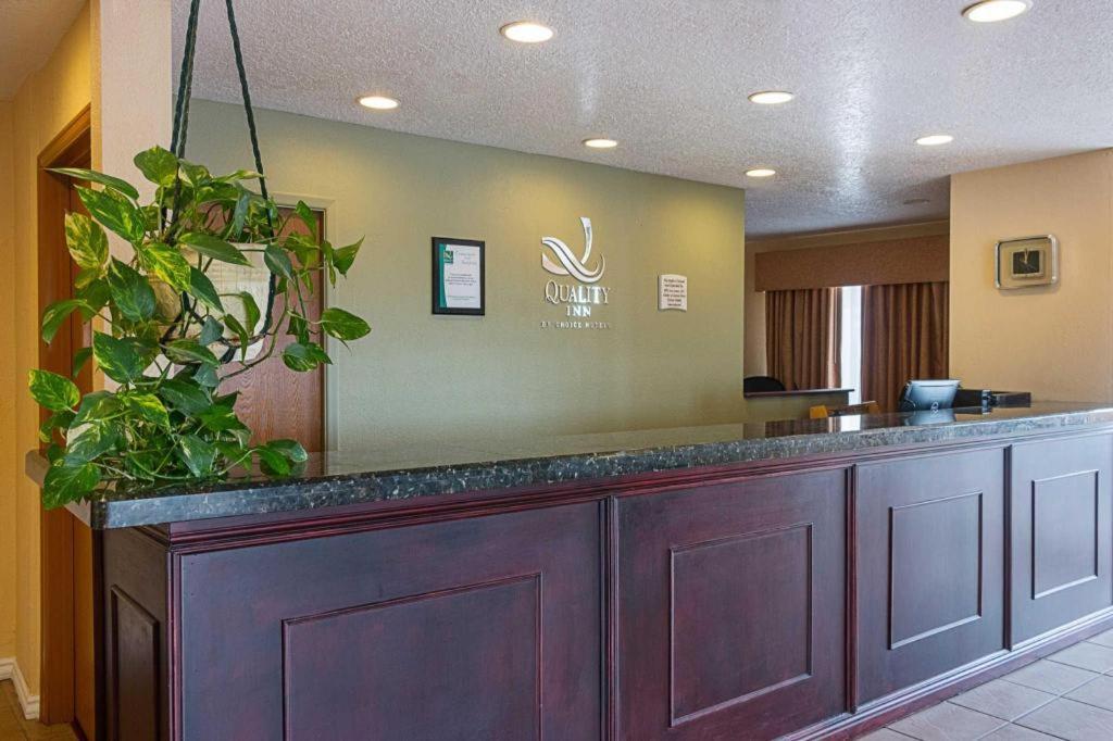 Quality Inn Los Lunas Экстерьер фото
